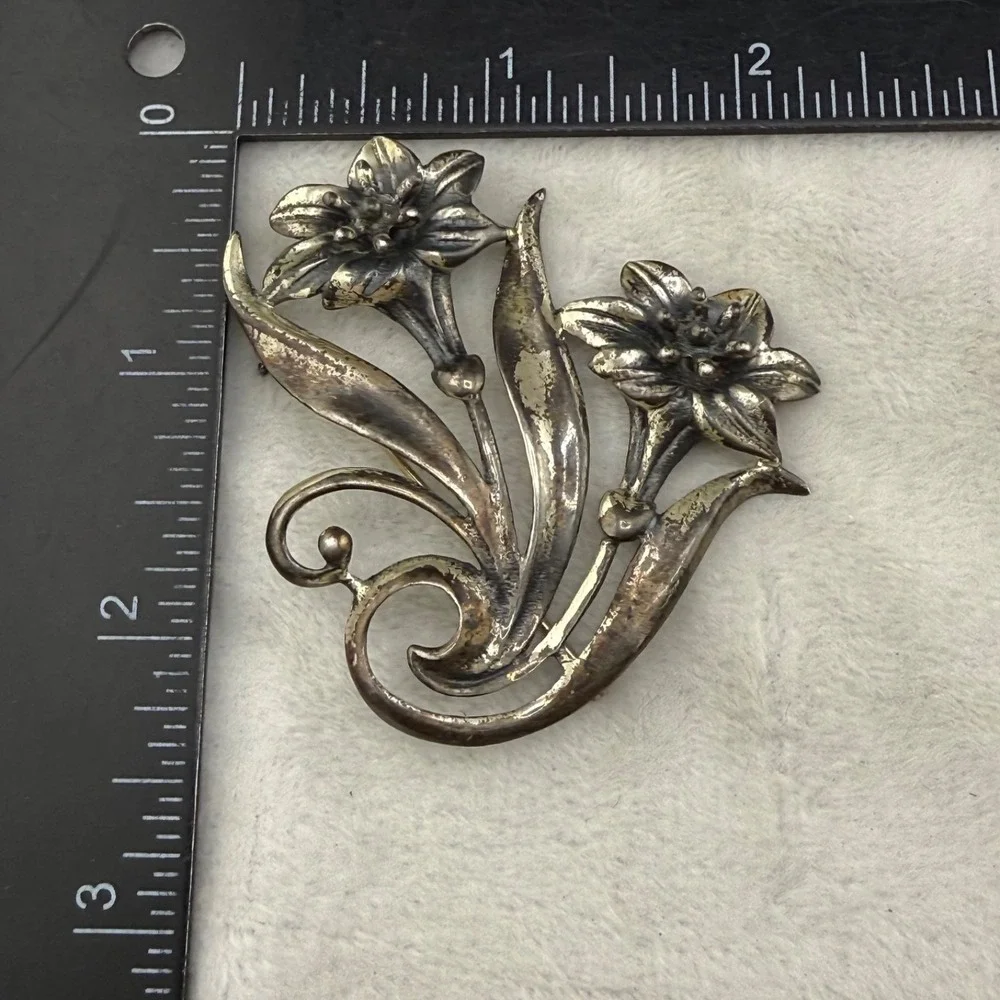 Vintage Pot Metal Flower Brooch Silver Tone